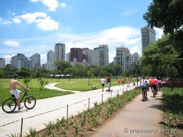 passeio de bike na ciclofaixa de São Paulo - Parque do Povo