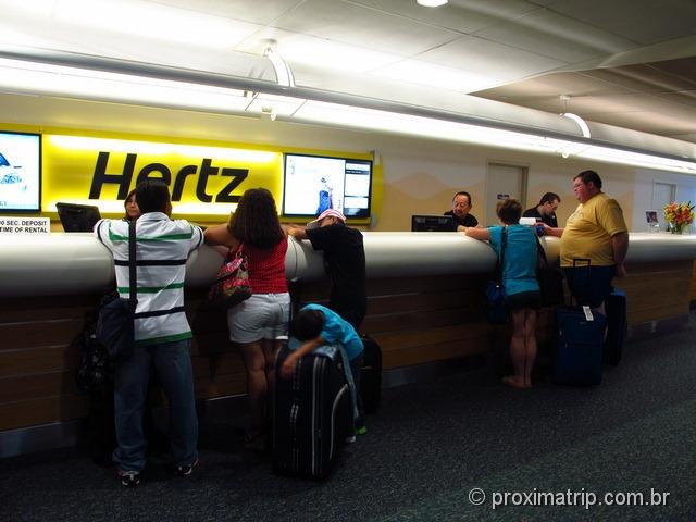 balcão Hertz – aeroporto internacional de Orlando – MCO