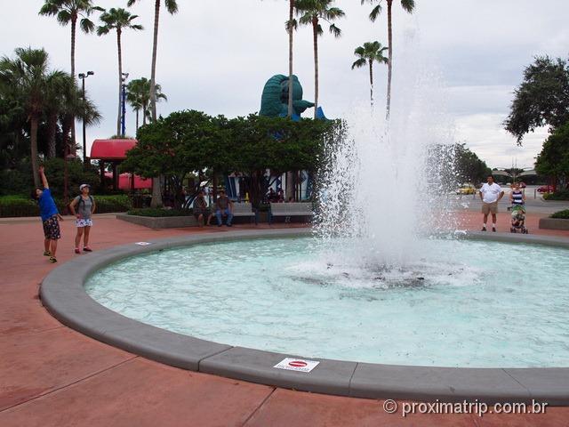 jogando moedinha na fonte - Downtown Disney Orlando