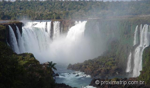 Garganta do Diabo em detalhes - fotografada do parque do iguaçu, lado brasileiro