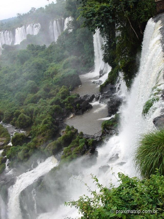 Paseo superior (upper trail) do Parque Nacional do Iguazú - cataratas argentinas