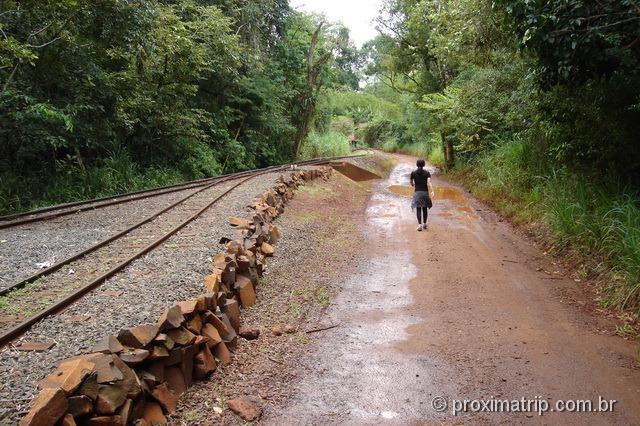 trilha que leva a estação garganta do diabo - cataratas do Iguaçu