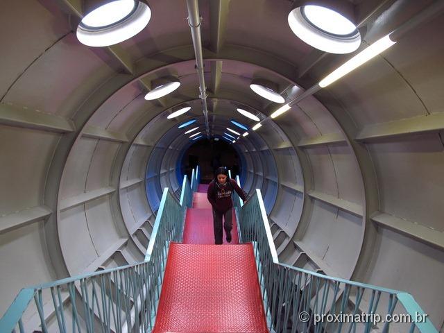 escadas dentro do Atomium - Bruxelas - Bélgica
