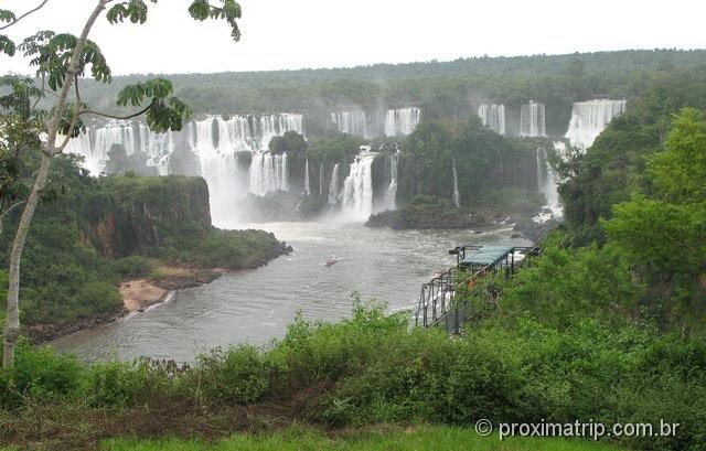 Foz do Iguaçu - cataratas com água em fevereiro