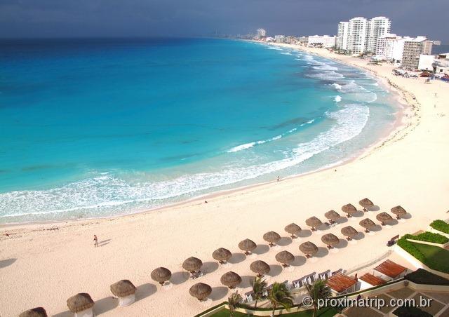 Vista (do quarto): praia do hotel pé na areia Hyatt Regency Cancun - tranquila, sem ondas, mar azul bebê!
