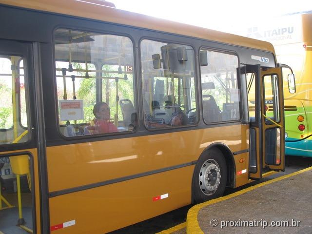ônibus da visita panorâmica da usina de Itaipu