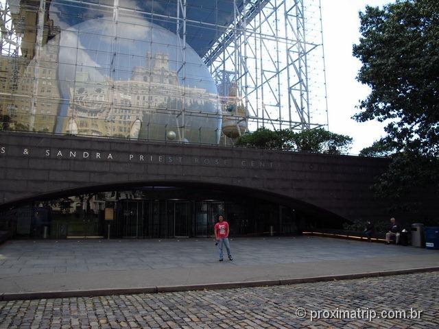 Cubo de vidro na entrada do Rose Center - Nova York