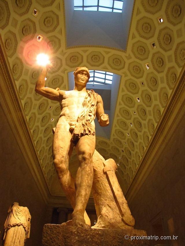 Guerreiro grego em escultura - Metropolitan Museum of Art - Nova York