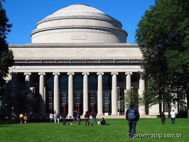 Prédio clássico do MIT: Maclaurin Buildings e Killian Court