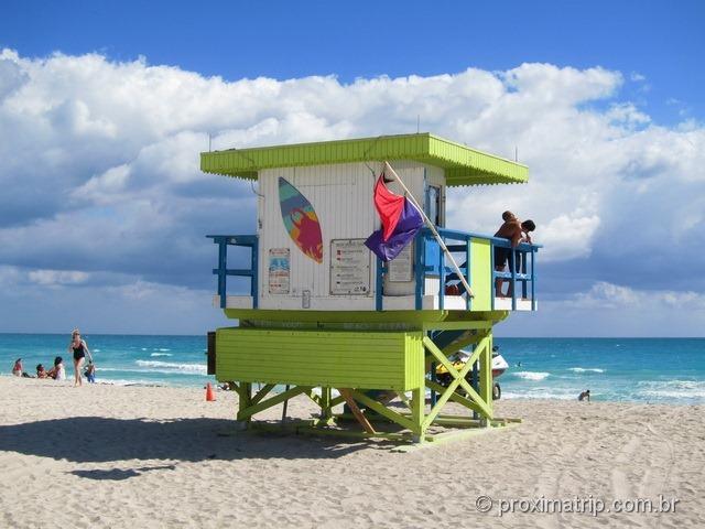 Posto Salva Vidas colorido na praia de Miami