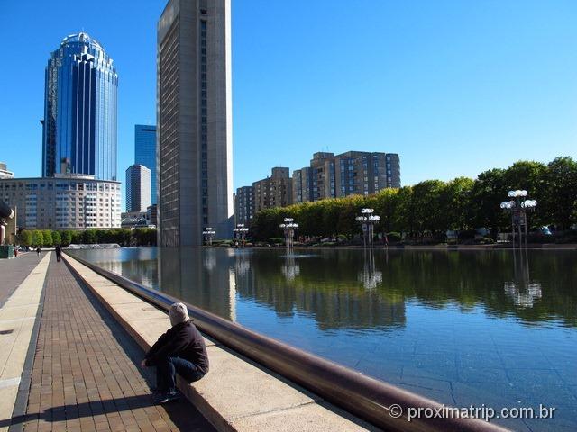 Espelho d'água próximo Prudential Center/Tower
