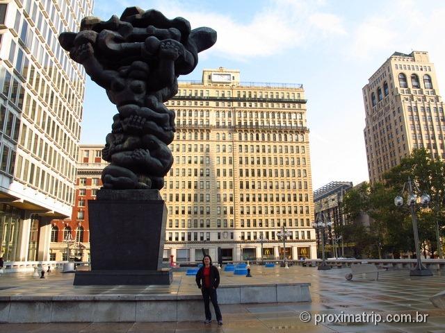 Esculturas gigantes na praça dos Jogos na Philadelphia - Daniel Martinez, Renee Petropoulis, Roger White