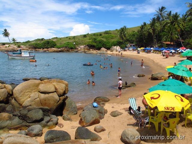 Praia de Calhetas - águas calmas, mas lotada de barraquinhas