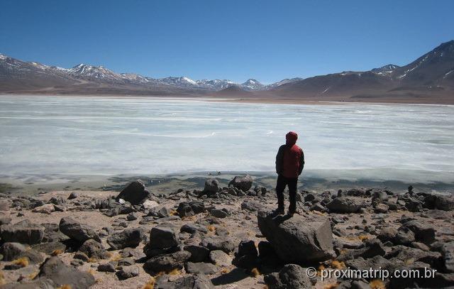 Laguna blanca parcialmente congelada - Reserva Nacional Eduardo Avaroa - Bolívia