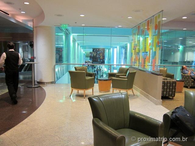 Por dentro da sala VIP Admirals Club (portão D15) no Aeroporto internacional de Miami - MIA