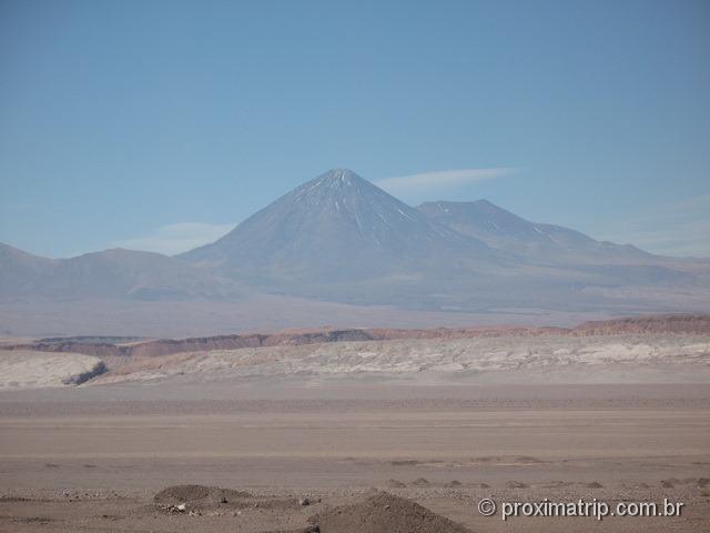 RN23: Vulcão visto no trecho Calama - São Pedro de Atacama