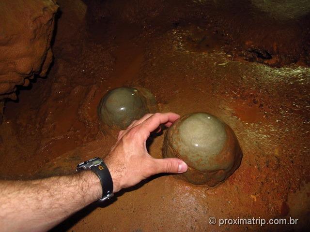 Uma estalagmite jovem, em crescimento caverna do diabo