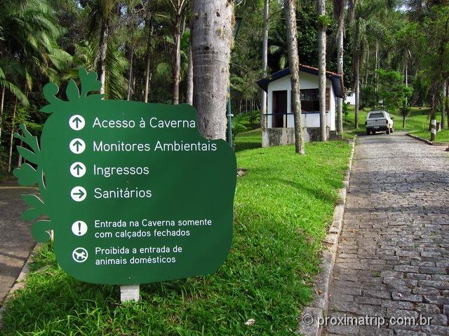 Caverna do diabo - intra estrutura, placas indicações ingressos, sanitários