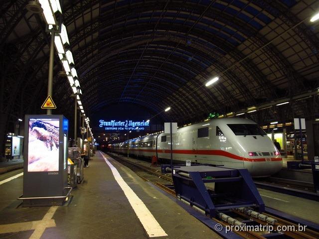 Frankfurt HBF conhecendo principal estação trem cidade