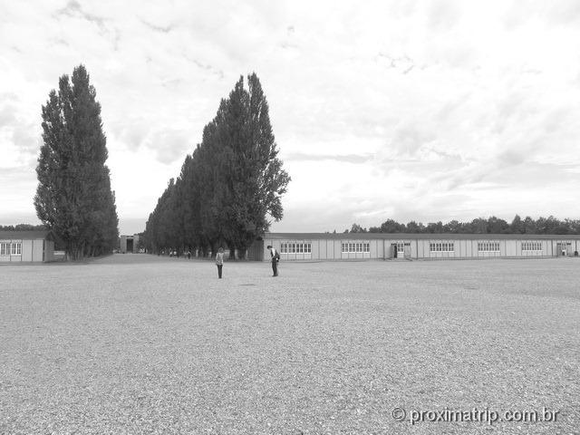 interior do Campo de concentração de Dachau: os barracões