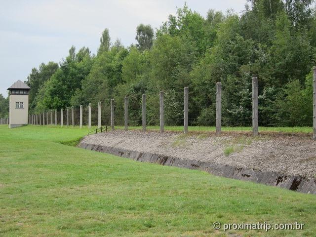 Dachau: a torre de Guarda, a vala e a cerca elétrica… Hoje