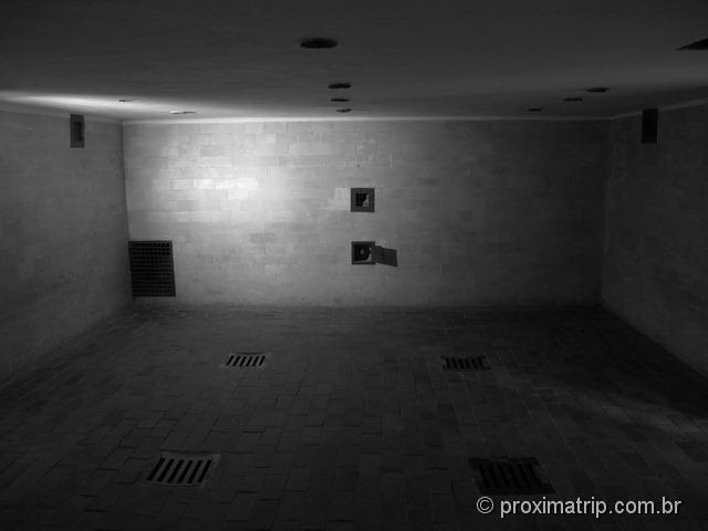 interior do Campo de concentração de Dachau: a câmara de gás