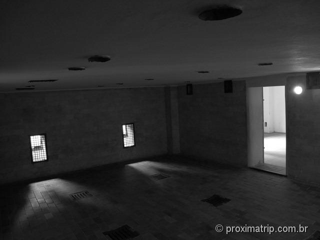 interior do Campo de concentração de Dachau: a câmara de gás