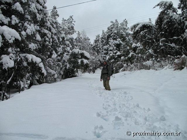 Subindo Cerro Otto a pé em dia de nevasca