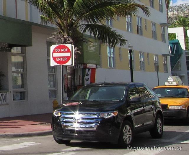 Como dirigir em Miami e Orlando, nos EUA - Placa de contramão