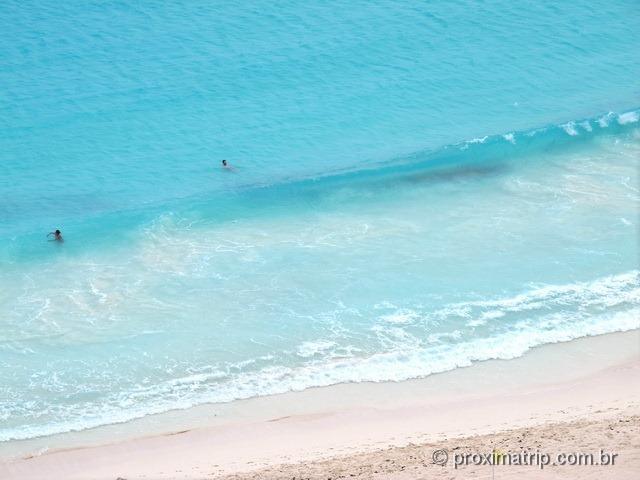 Água cor azul bebê na praia de Punta Cancun (do Hotel Hyatt)