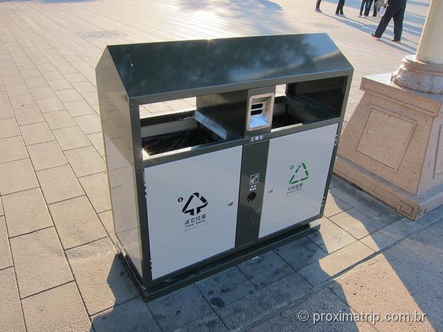 Lixo reciclável e calçadas limpas em Pequim - Praça da Paz Celestial