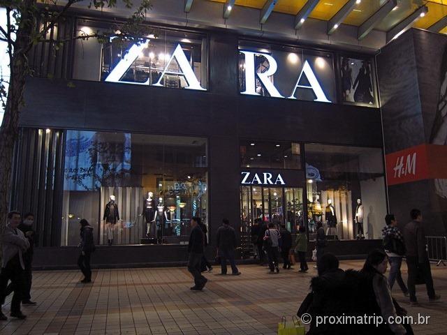 ZARA em Pequim, a moderna rua Wangfujing e suas lojas