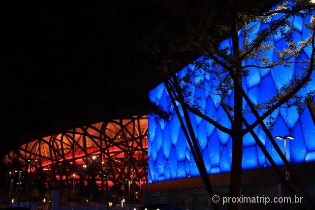 O Water Cube e o Ninho de Pássaro a noite - Pequim