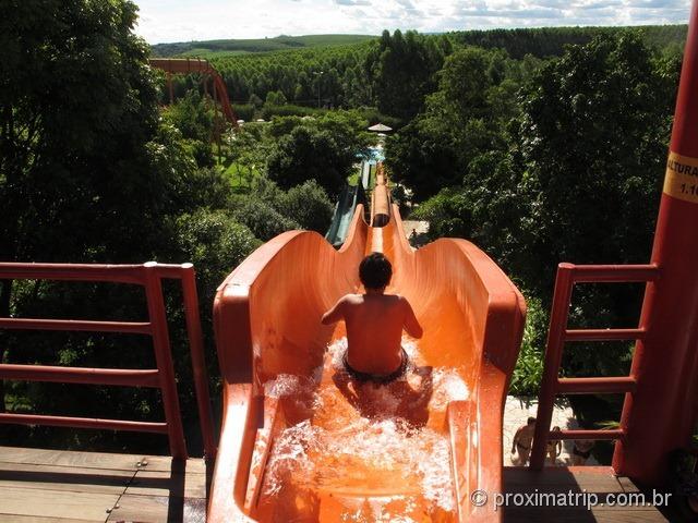 Vista do toboágua super longo! Parque aquático Thermas Water Park - Águas de São Pedro