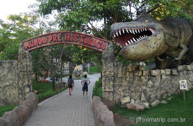 Tiranossauro REX - Parque aquático Thermas Water Park - Águas de São Pedro