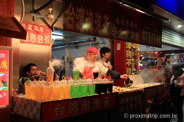 Travessa da rua Wangfujing, em Pequim - cheiro forte, comidas e bebidas muito estranhas