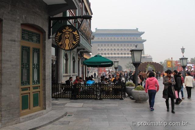 Starbucks na rua Qian Men, em Pequim - China