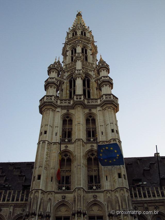 detalhe: torre do Hôtel de Ville, prédio da prefeitura detalhe: torre do Hôtel de Ville, prédio da prefeitura