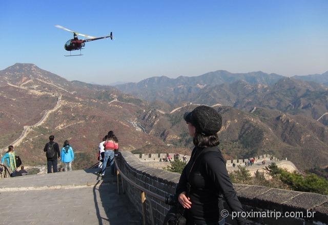 A grande Muralha da China - tem até sobrevoo com helicóptero