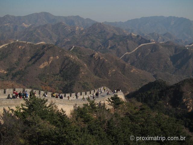 A Grande Muralha da China se perde no horizonte...