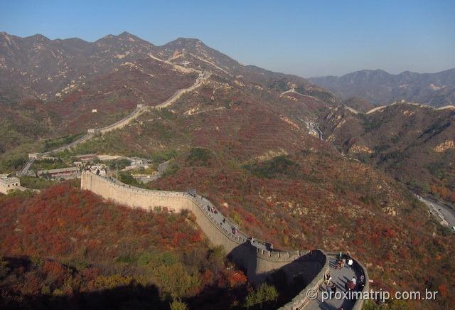 A Grande Muralha da China se perde no horizonte...