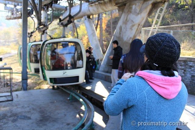 Teleférico que leva até o topo da Muralha da China, em Badaling