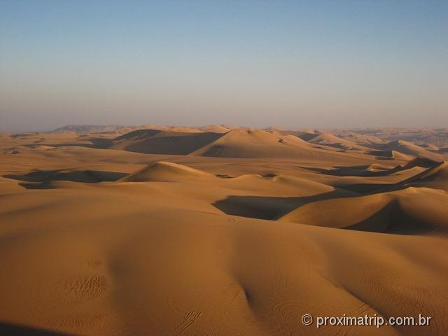 Vista maravilhosa das dunas - Deserto de Ica - Perú