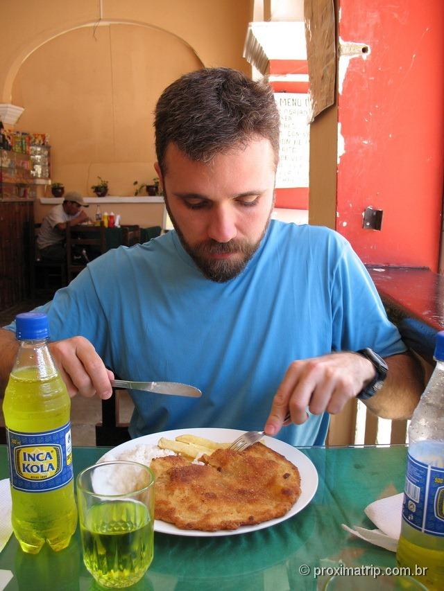 PF peruano: Pollo (frango) à milanesa com arroz e fritas!