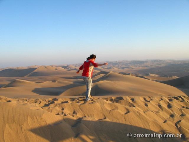 Caminhando topo dunas maravilhoso deserto Ica Perú