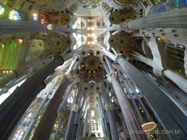 Igreja Sagrada Família vista por dentro