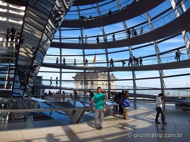Parlamento Alemão, dentro da cúpula de vidro de Norman Foster