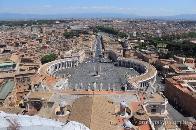 Vista clássica da Praça de São Pedro, vista da cúpula da Basílica - Vaticano