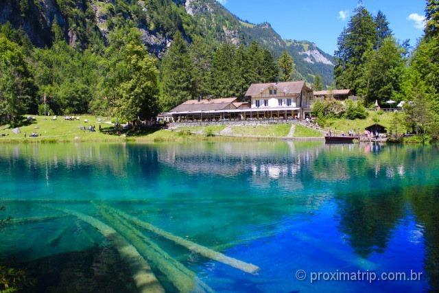 Belíssimo lago azul Blausee - Suíça no Verão