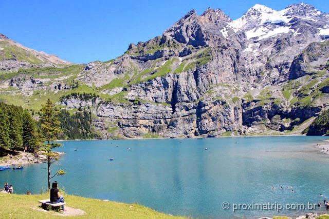 Passeio de verão no Oeschinensee, belíssimo lago nos Alpes Suíços